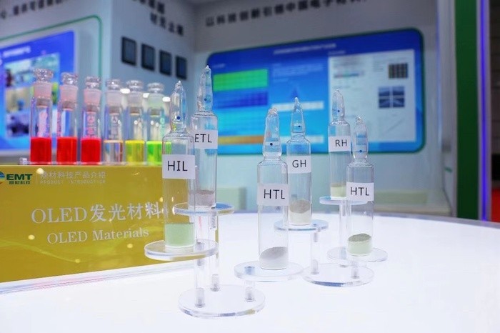 市場調查企業CINNO Research數據顯示，截至今年第一季度末，中國面板企業在中小尺寸OLED面板市場占有率達到22.6%。而在2020年，這一占有率剛超10%。短短兩年時間里，中國中小尺寸OLED市場占有率增加了一倍以上。相比之下，曾經基本壟斷OLED中小型面板市場的韓國企業市占率則為77.4%，首次跌破八成。
